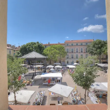 Apartment 2- Cosy One Bedroom 2-4p, Located Place Nationale *