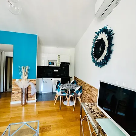 Apartment 2- Cosy One Bedroom 2-4p, Located Place Nationale Antibes